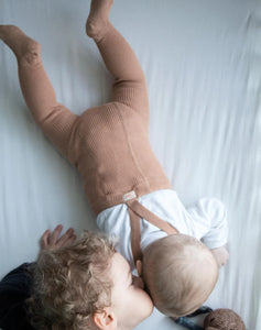 Silly Silas maillot met voetjes katoen light brown 0-2 m