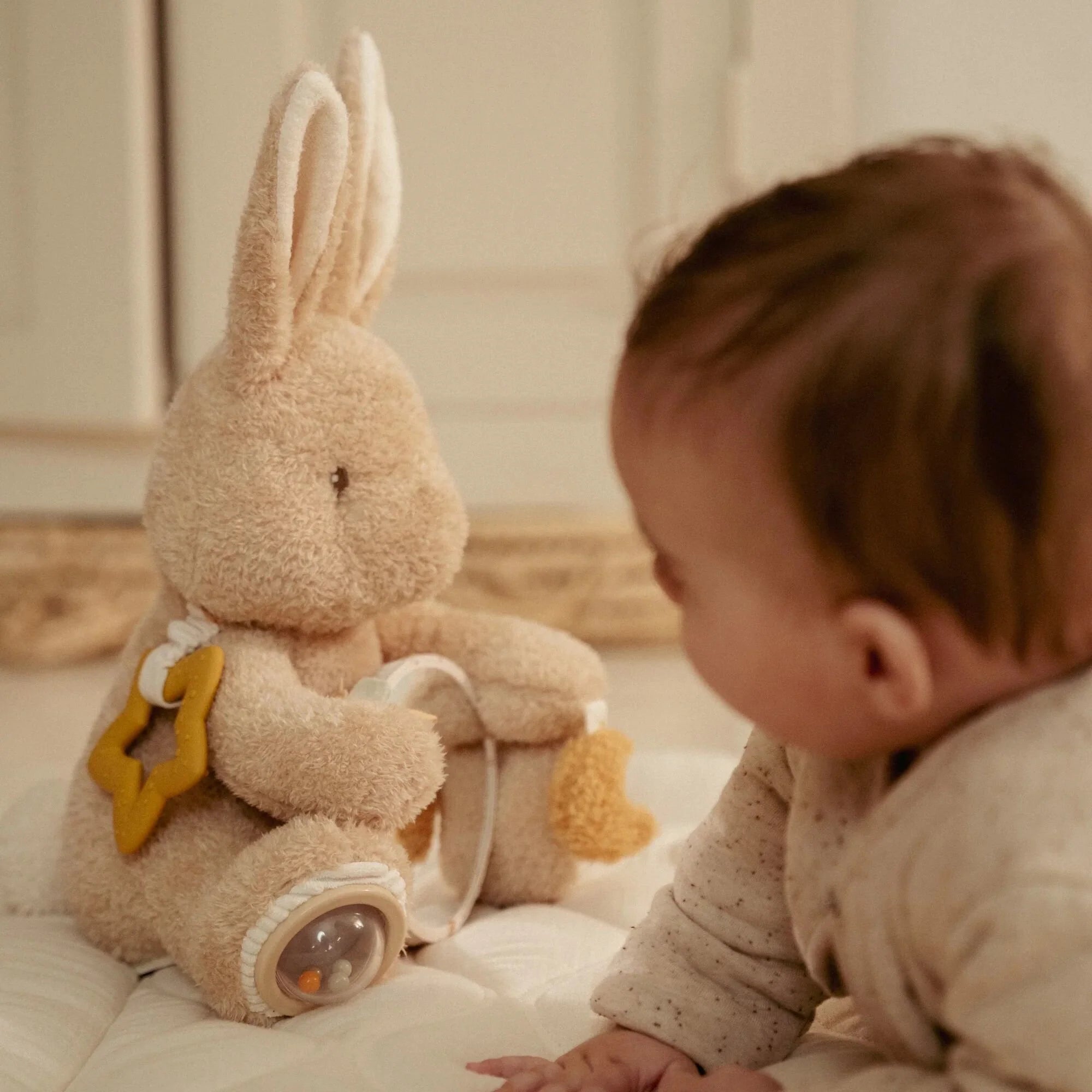 Little Dutch activiteitenknuffel konijn 0 mnd+