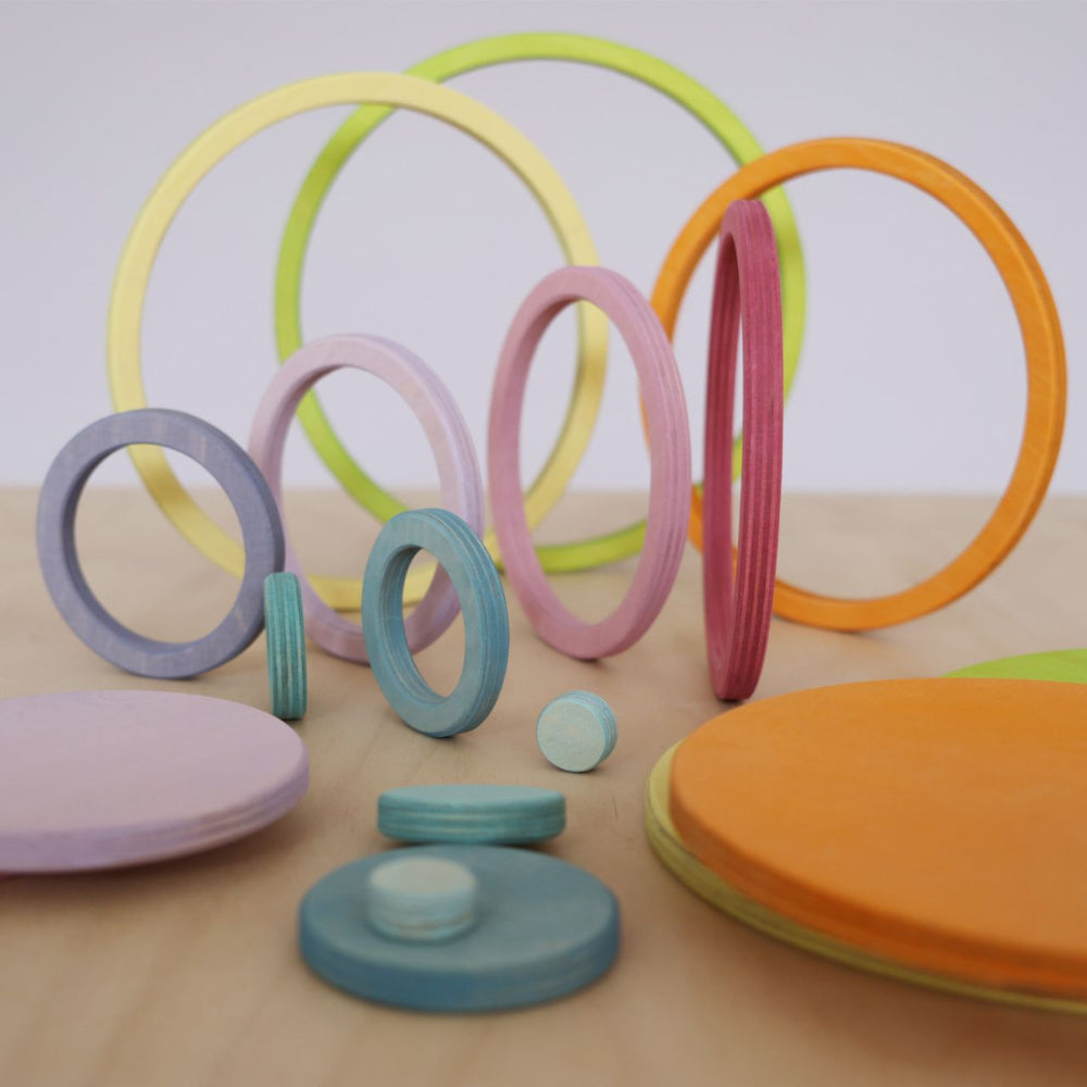 GRIMMS cirkels en ringen pastel 3 jr+ Berkenhout