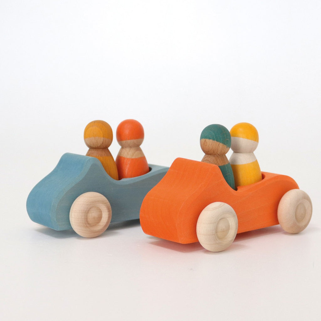 GRIMMS grote auto oranje + 2 regenboogvrienden 1 jr+ lindenhout