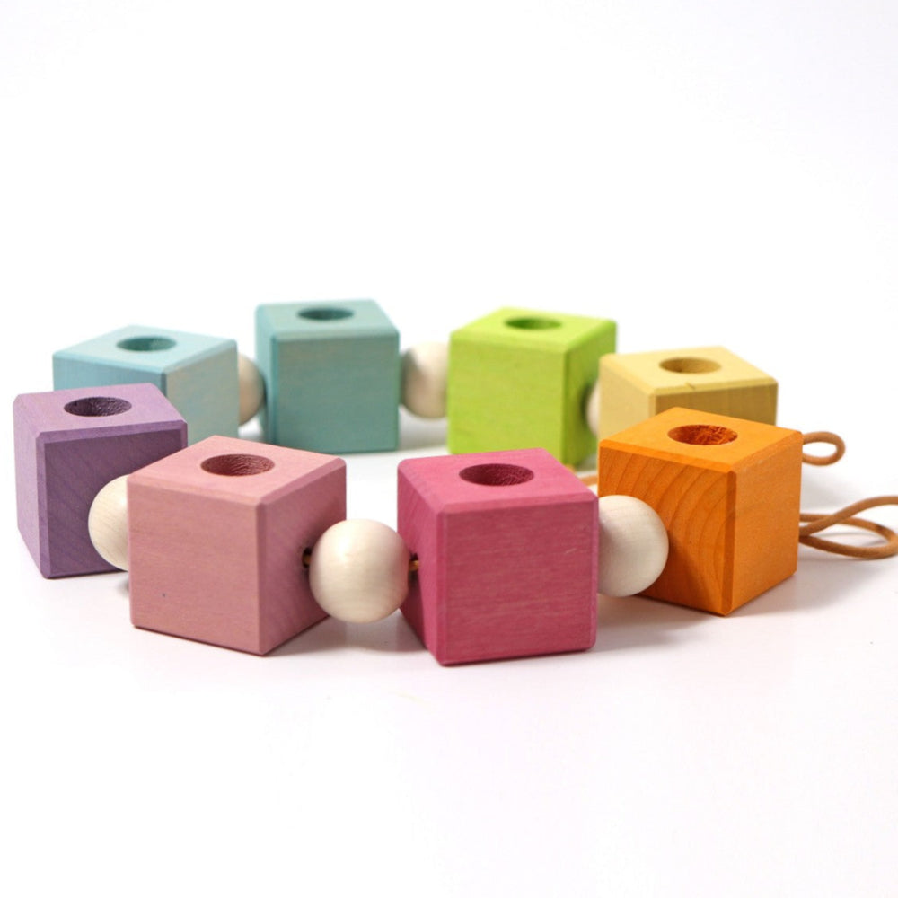 GRIMMS verjaardagsring blokken pastel 30 cm Lindenhout