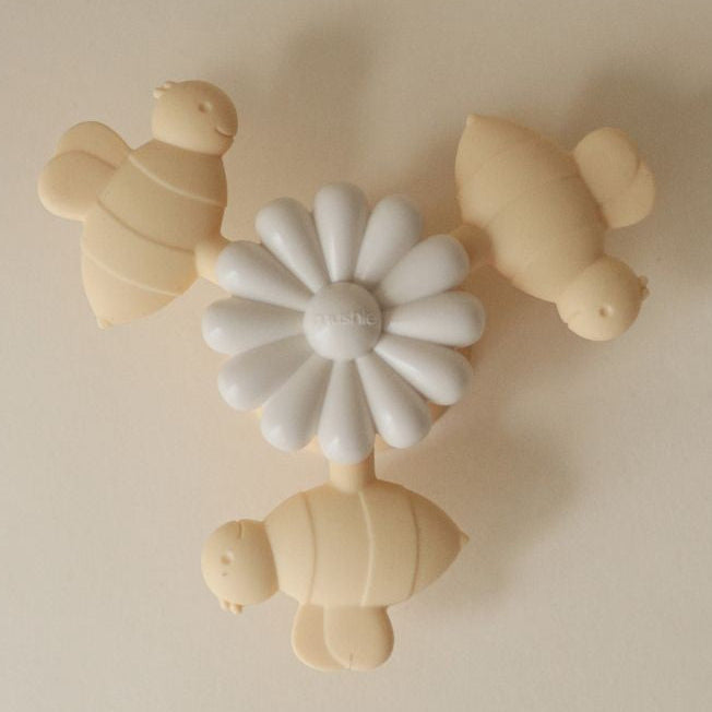 Mushie babyspeeltje spinner bee 10 mnd+ kopen