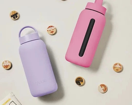 Muuki drinkfles daily bottle flamingo pink 720 ml Borosilicaat glas + siliconen en PP dop