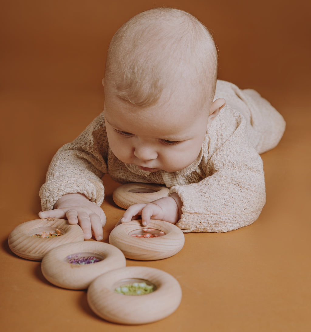 Petit Boum sensorische donut watermeloen 6 mnd + beukenhout