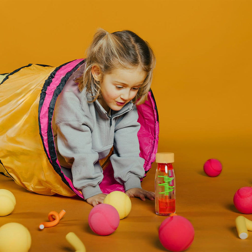 Petit Boum sensorische fles Move Spiral pink 3 mnd+ kopen