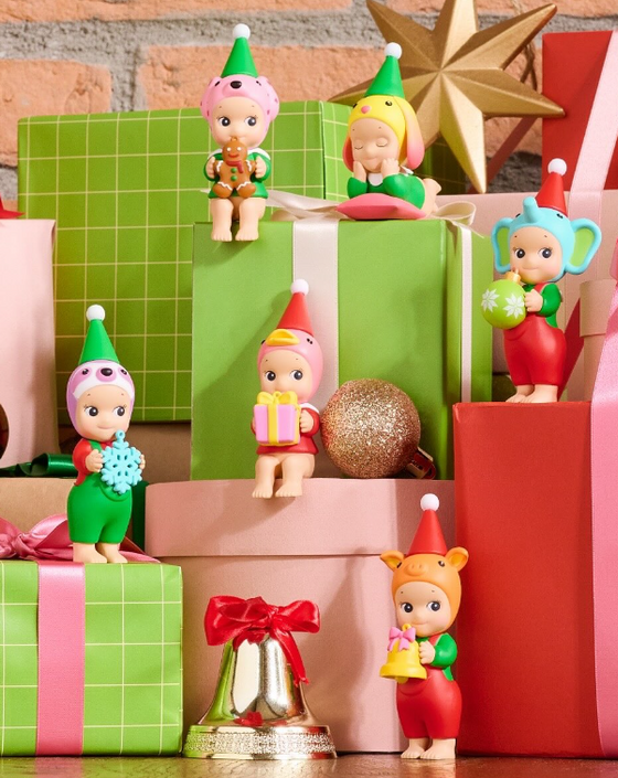 Sonny Angel little santa helper b