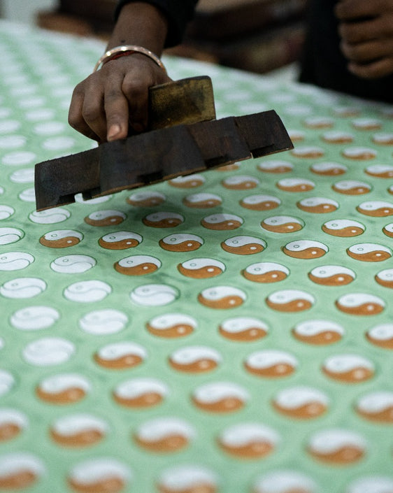 Unknown Stories hoeslaken Yin Yang sage 60 x 120