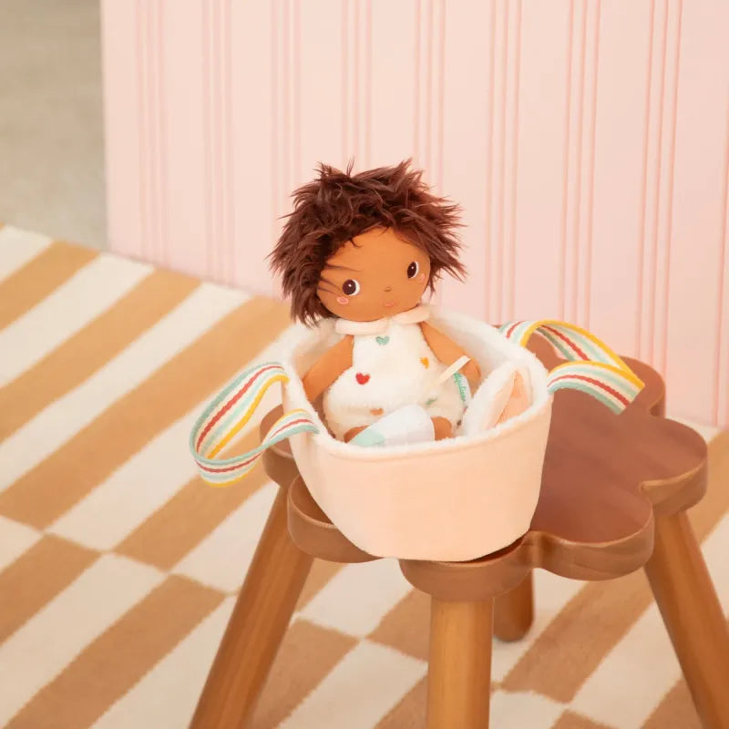 Lilliputiens stoffen pop Misha met poppenmand 1 jr+