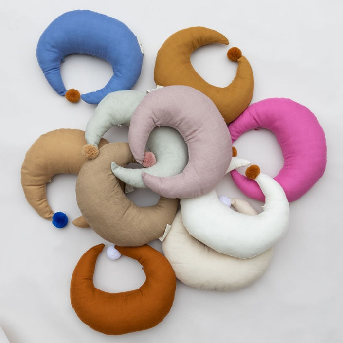 Play at Slaep  kussen moon small latte