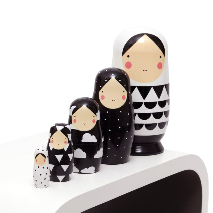 Petit Monkey nesting dolls zwart wit
