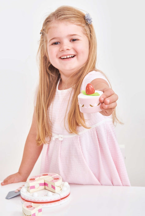 Le Toy Van aardbeien bruidstaart 2 jr