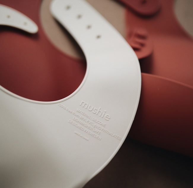 Mushie silicone slab Silver Sage kopen
